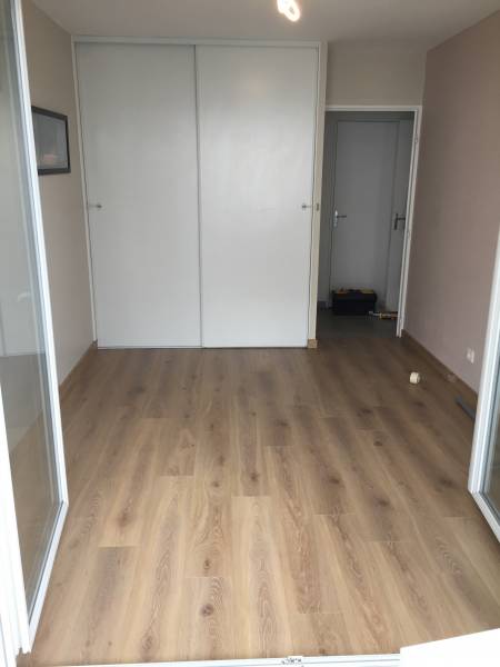 Revêtement de sol Gamme CLIP 400 Modèle R450 Chêne Nature 8mm Finition Structure Synchrone Saint Cyr au mont d'or