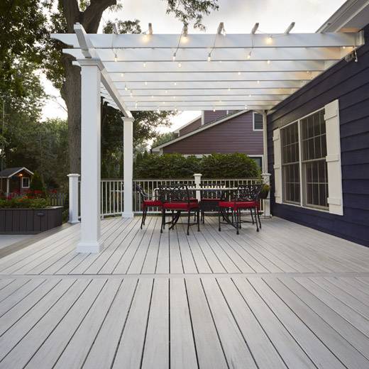 Acheter des lames composites en cèdre blanchi pour une terrasse en bois clair au meilleur prix