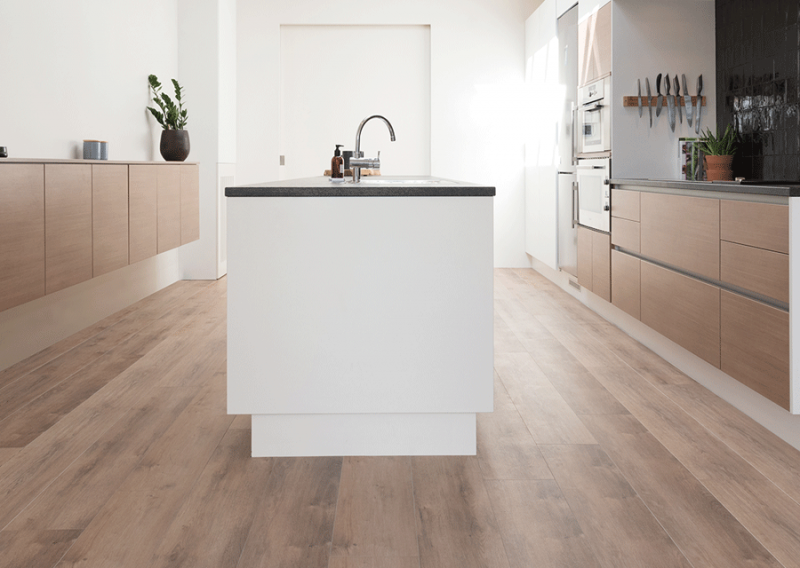 Sol vinyle  aspect bois foncé à Brignais Amazon - Lamett