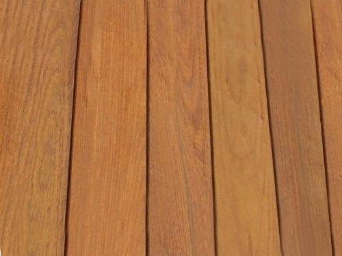 Terrasse bois brun clair en lame exotique Cumaru sur Clermont Ferrand en Auvergne Rhône-Alpes