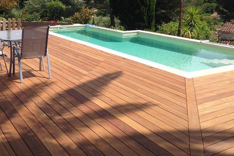 Terrasse bois brun clair en lame exotique Cumaru sur Clermont Ferrand en Auvergne Rhône-Alpes