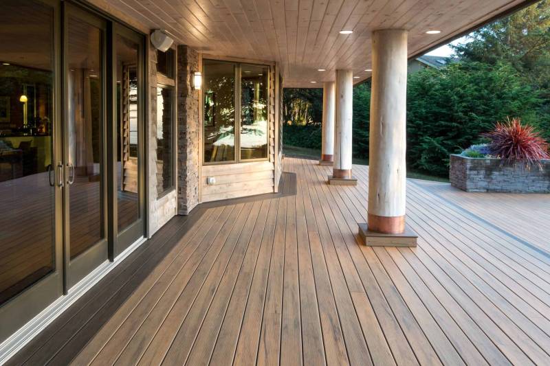 Lames composites en bois naturel à Lyon pour terrasse extérieure Tigerwood